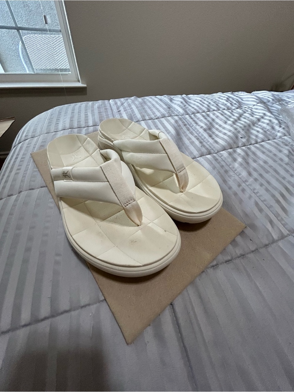 Kuru Women's Quilted Foam Thong Sandals — Cream 10